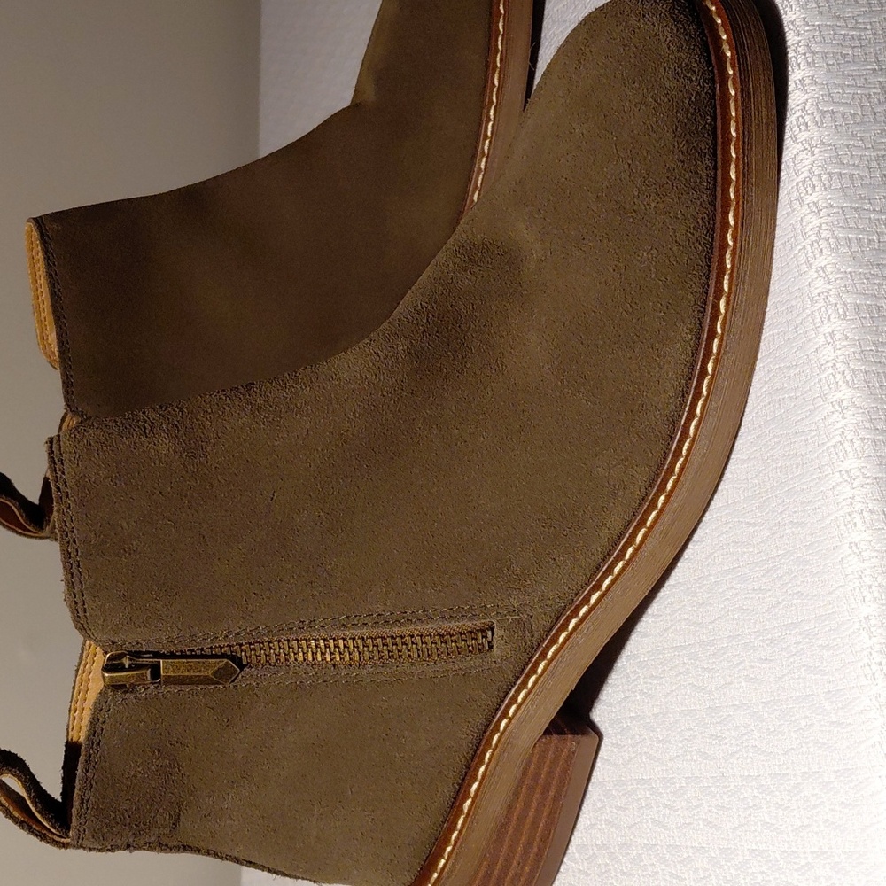 Crown Vintage  Suede Ankle Boots